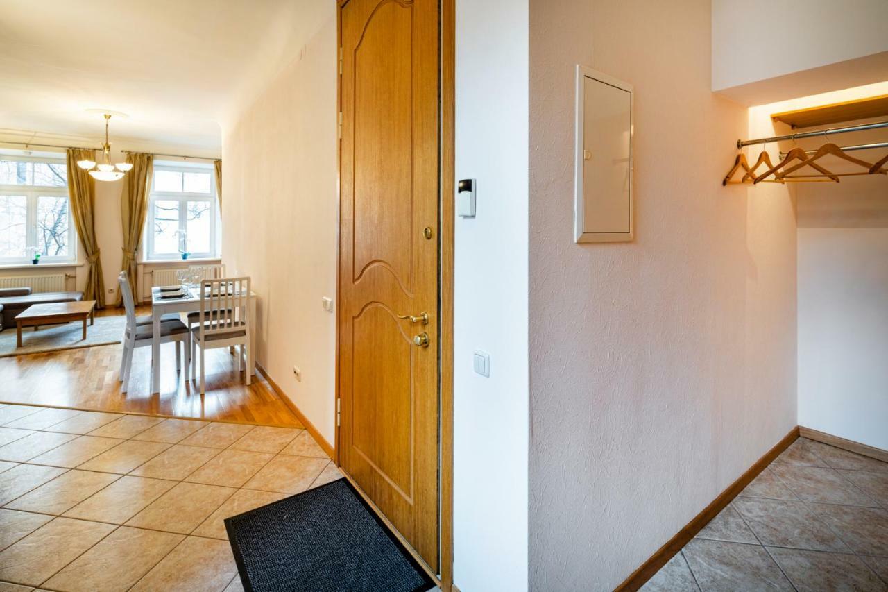 Dzirnavu Street Apartment In City Center Riga Luaran gambar