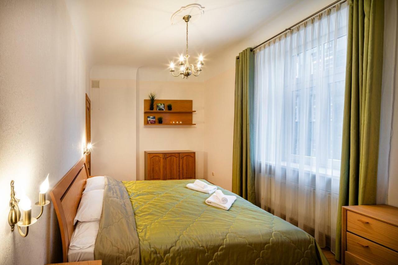 Dzirnavu Street Apartment In City Center Riga Luaran gambar